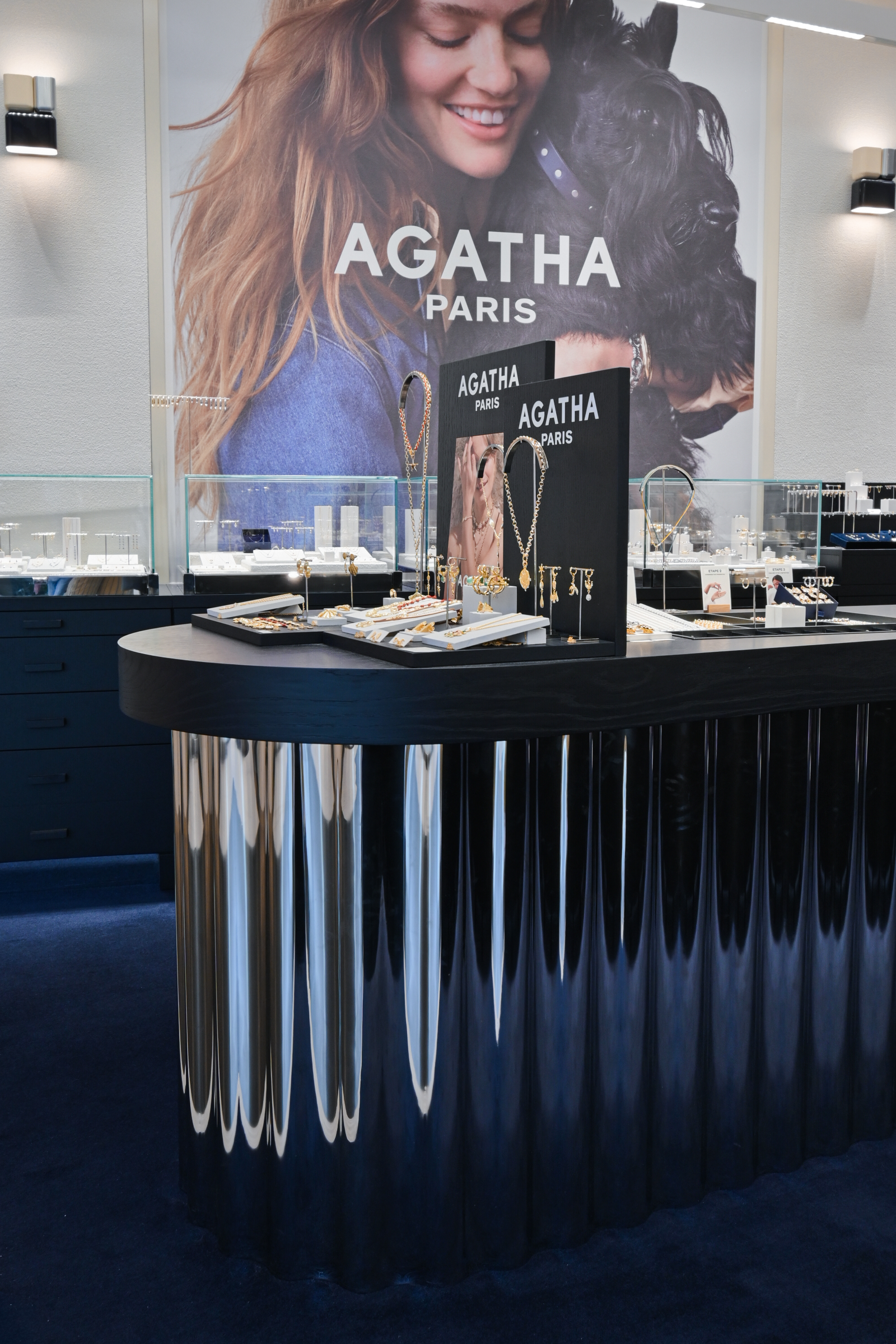 Comptoir Agatha Paris et pied chromé cannelé